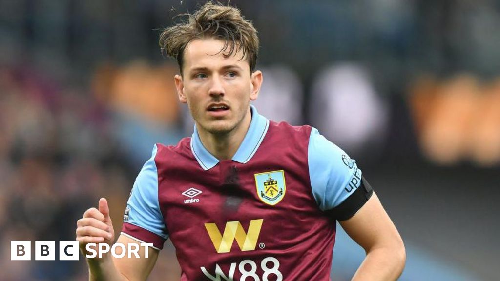 Fulham sign Burnley midfielder Berge for £25m