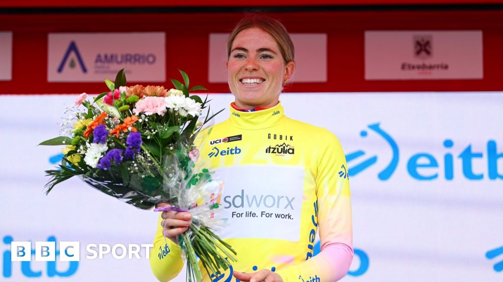 Itzulia Women: Demi Vollering wins back-to-back stages to extend lead ...