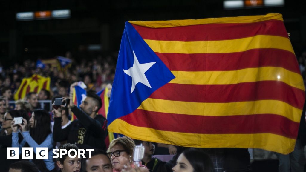 Catalan referendum: How FC Barcelona found themselves at centre of issue -  BBC Sport