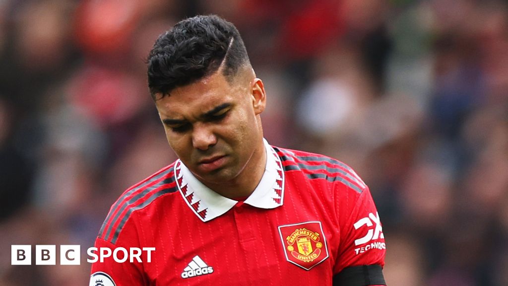 Casemiro: Manchester United make an approach to sign Real Madrid midfielder  - BBC Sport