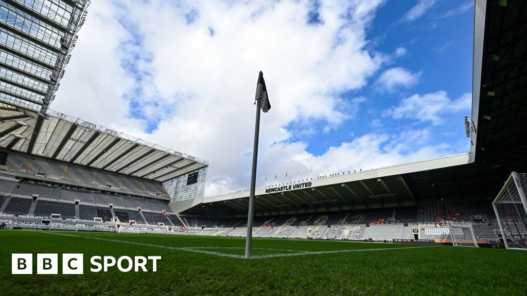 Newcastle go green for new away kit - BBC Sport