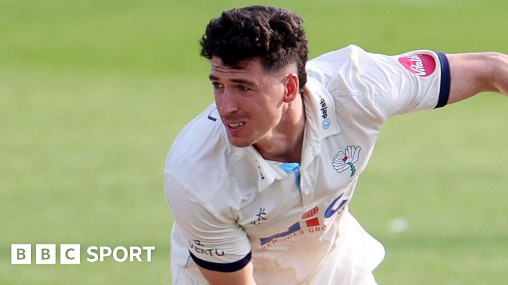 County Championship: Yorkshire beat Glamorgan to boost promotion bid