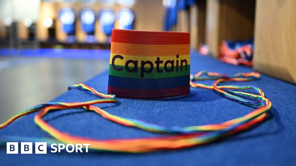 Applaud the ones who wear rainbow armband - Hitzlsperger