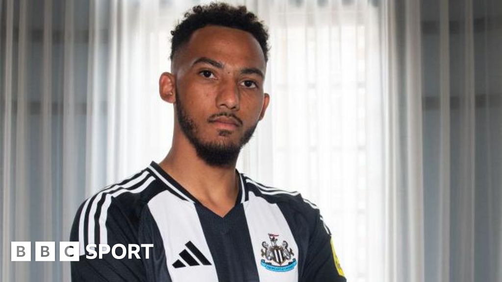 Newcastle sign former Bournemouth defender Kelly