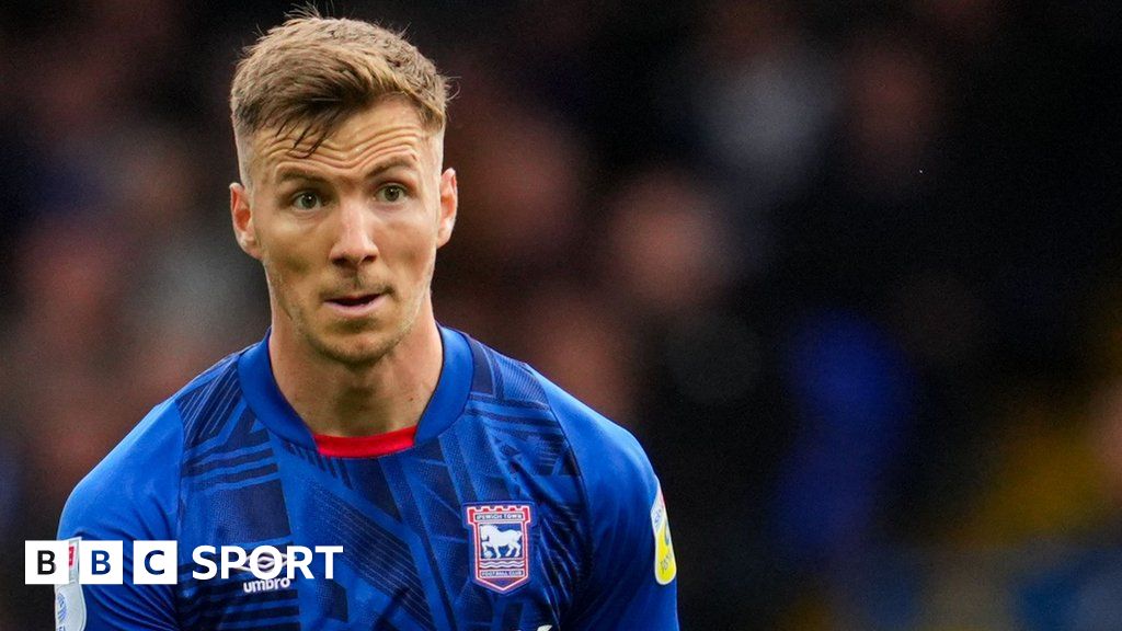 Lee Evans: Ipswich Town midfielder expected to be out for 'few weeks' with  knee injury - BBC Sport