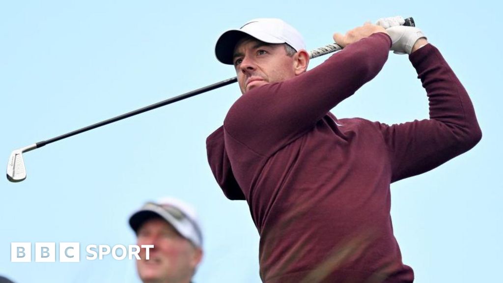 Late surge leaves McIlroy in the mix at Irish Open