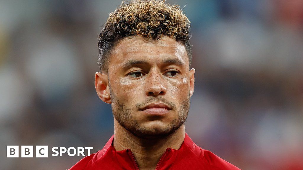 Окслейд чемберлен. Футболист Oxlade-Chamberlain. Чемберлен Ливерпуль. Футболист Ливерпуля Алекс Окслейд Чемберлен.