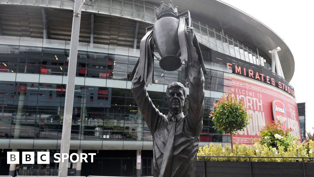 Arsenal unveil Arsene Wenger bronze statue at Emirates Stadium BBC Sport
