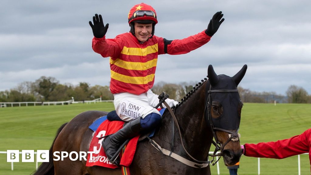 Punchestown Klassical Dream wins third Champion Stayers Hurdle BBC Sport