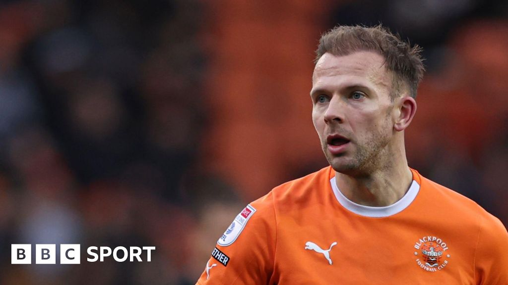 Jordan Rhodes: Blackpool sign forward on one-year deal