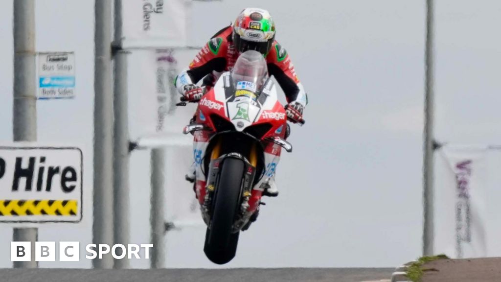 Irwin storms to Superbike pole at North West 200