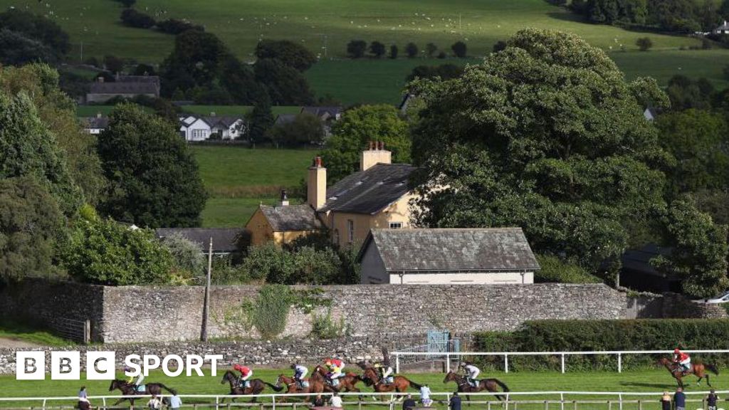 Amateur jockey Procter in intensive care after Cartmel fall