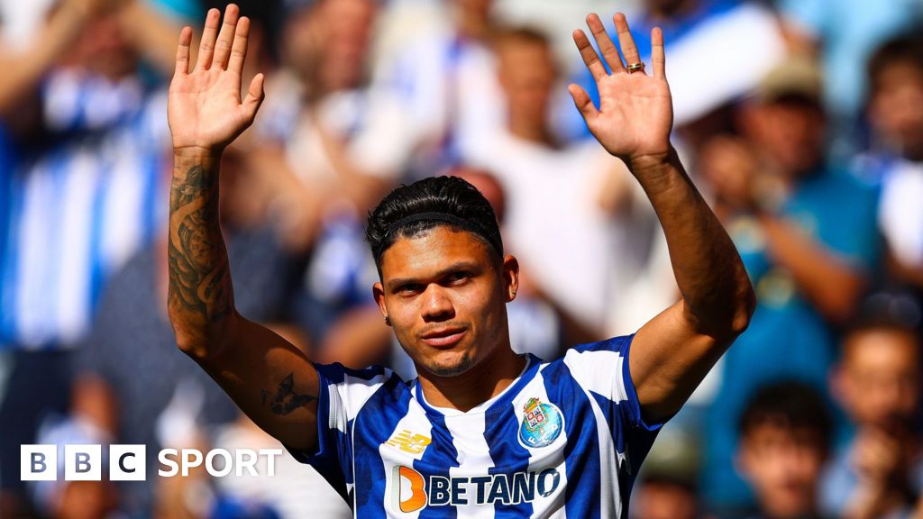 Evanilson: Bournemouth agree club record deal for Porto striker