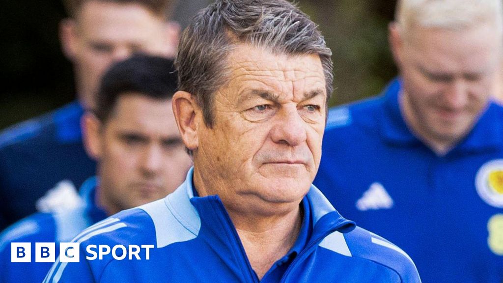 Scotland assistant John Carver is new Lechia Gdansk boss