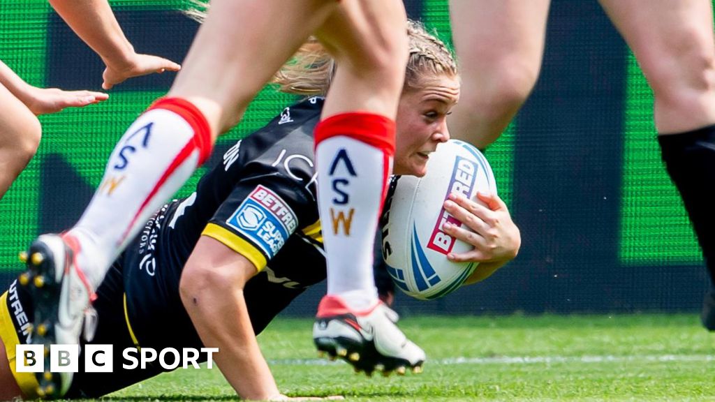 York crush Warrington to keep pace with leaders