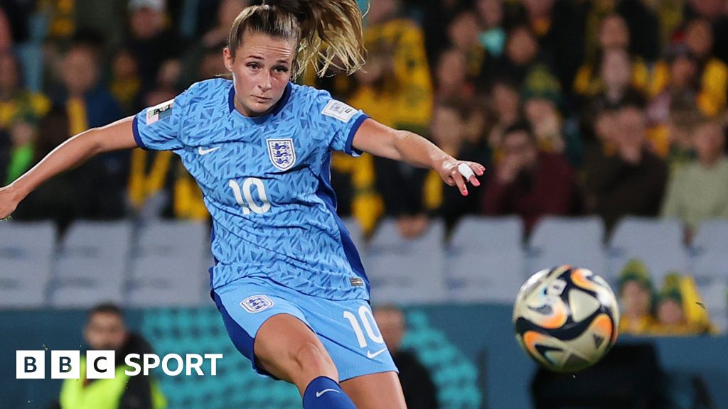 England v Denmark: Keira Walsh says England boss Sarina Wiegman wants her  to take responsibility - BBC Sport