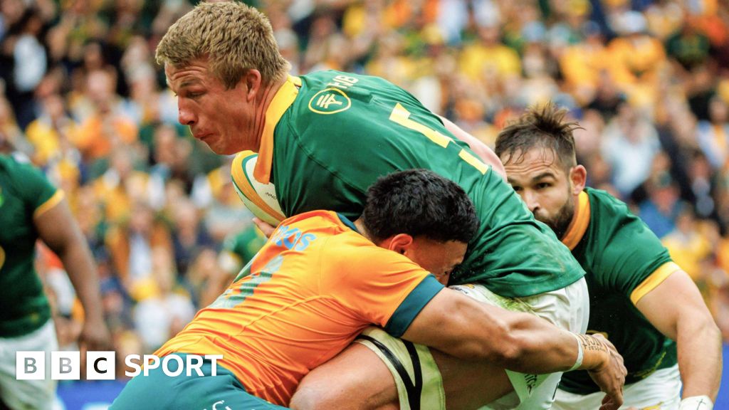 South Africa crush Australia in Championship opener