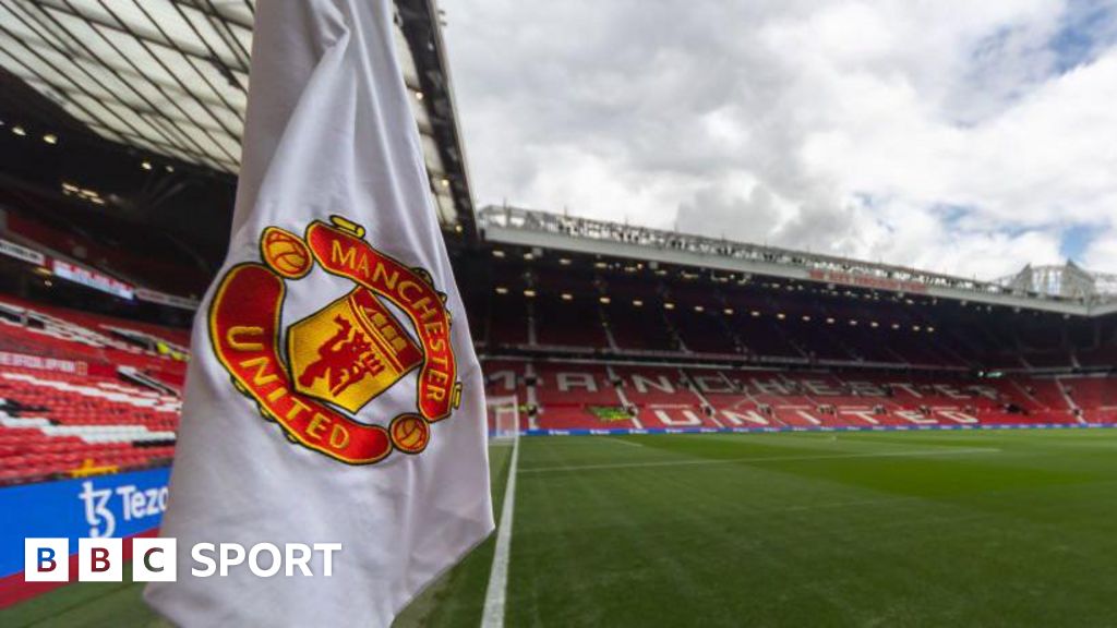 Manchester United agree deal with new shirt sponsor - BBC Sport