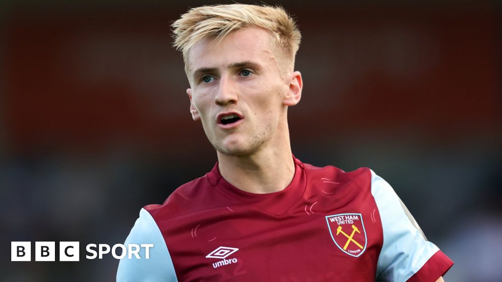 West Ham United sign midfielder Flynn Downes