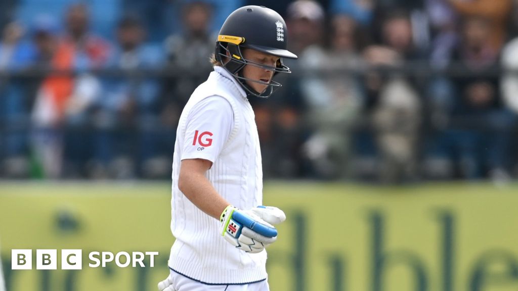 India vs England: Ollie Pope supported by Marcus Trescothick