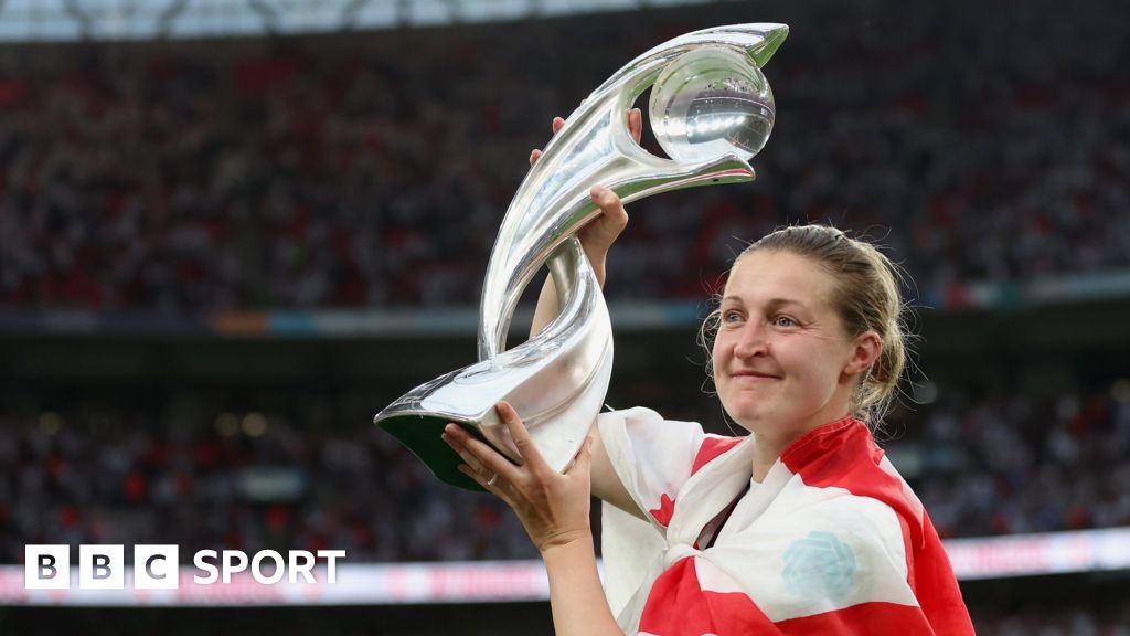 Who is former England striker Ellen White and is she married?