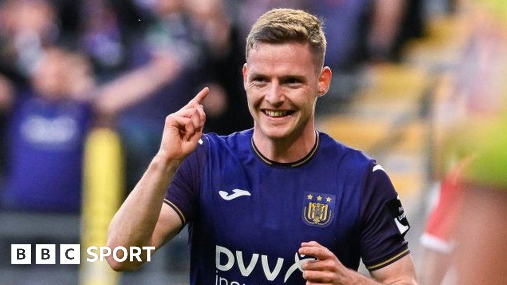 Manchester City mira a contratação de Sergio Gomez, do Anderlecht