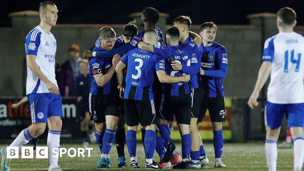 Armagh stun Glenavon as late drama for Crusaders and Cilftonville