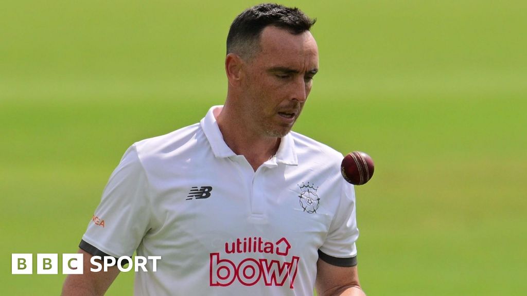 County Championship: Somerset v Hants – Abbott puts visitors on top