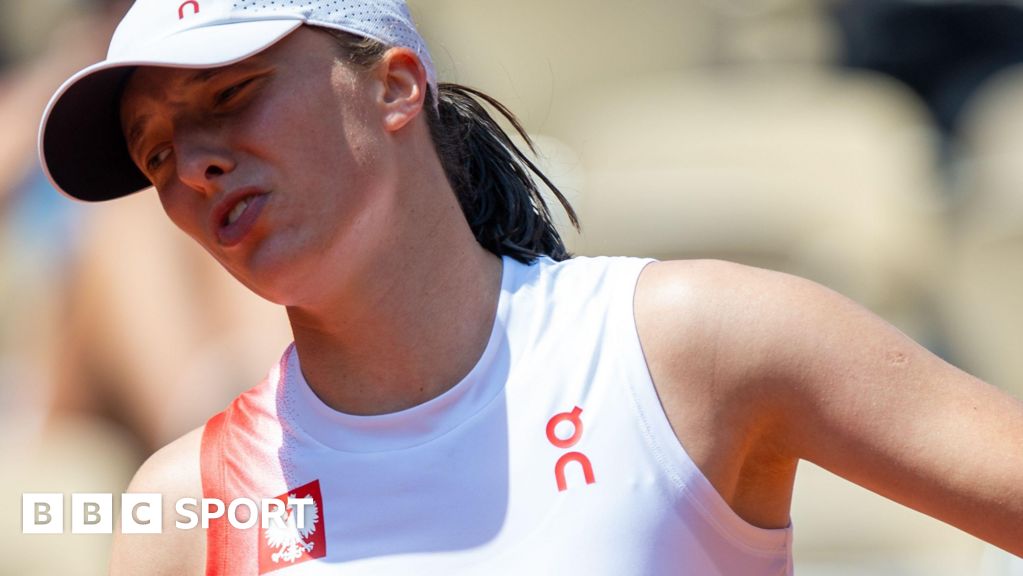 Olympics tennis Iga Swiatek loses to Zheng Qinwen at Paris 2024 BBC