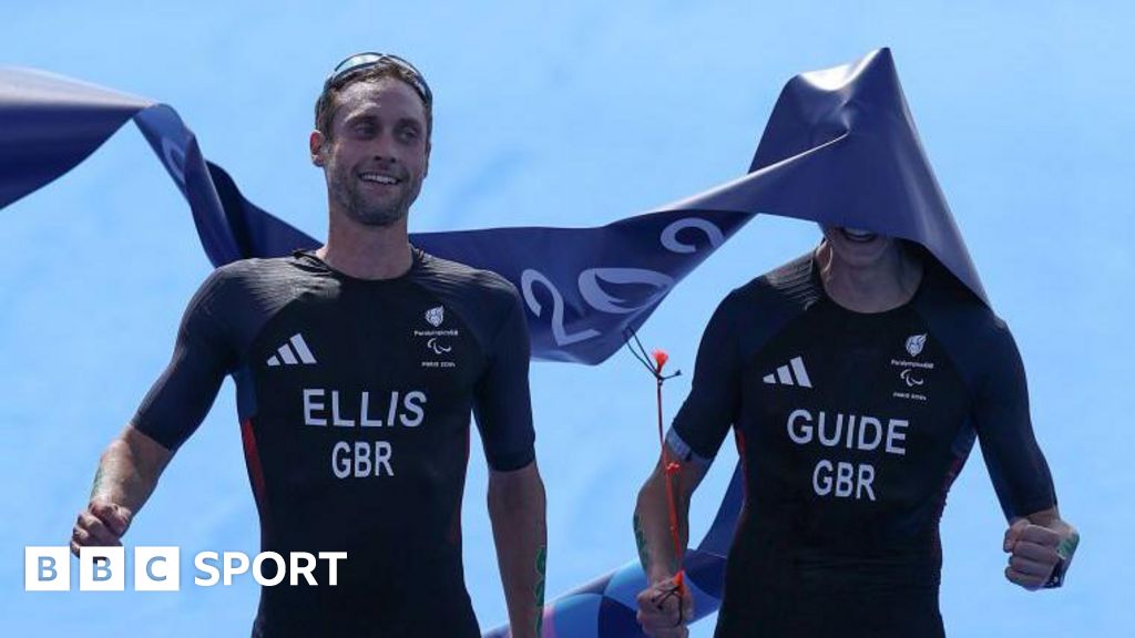 Paralympics 2024: Dave Ellis & Megan Richter win triathlon gold for GB in Paris