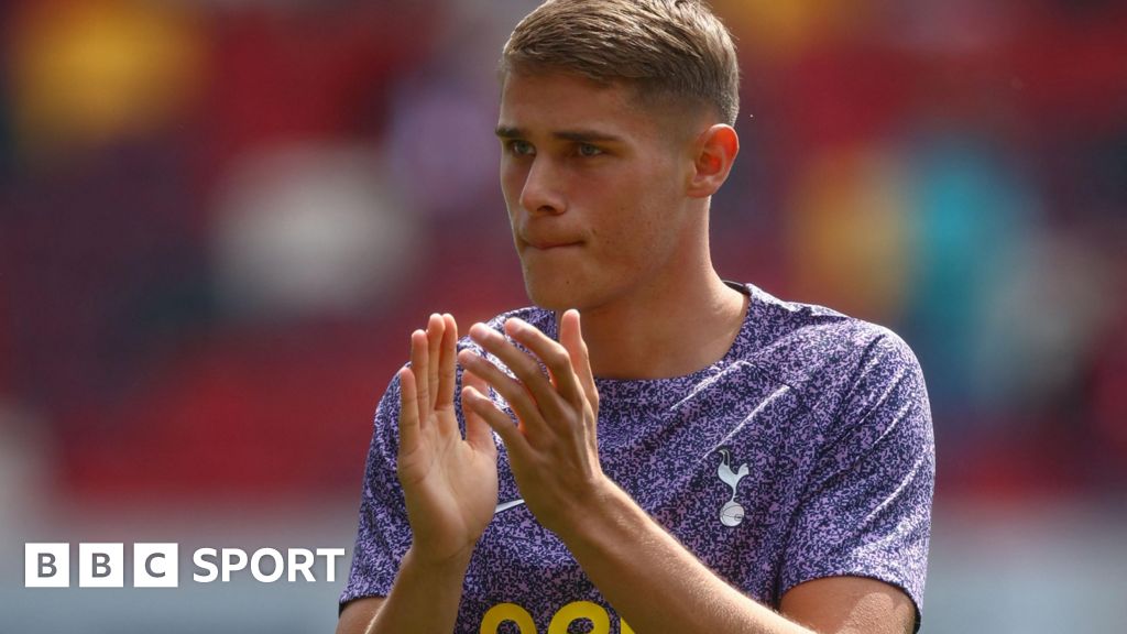 Micky Van de Ven on Van Dijk, Romero and Premier League ambition - BBC