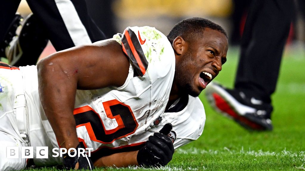 NFL Week 2 Monday Night Football: Browns RB Nick Chubb carted off with knee  injury in loss to Steelers, Saints top Panthers