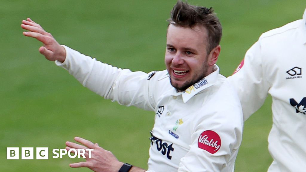 County Championship and Derbyshire level pegging after day