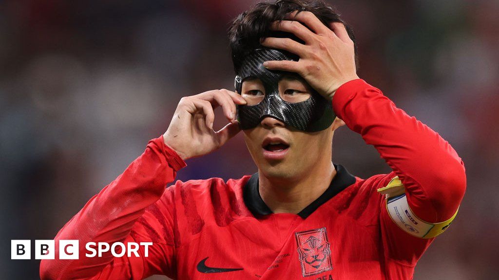 Son Heung-min arrives in Qatar carrying a new mask