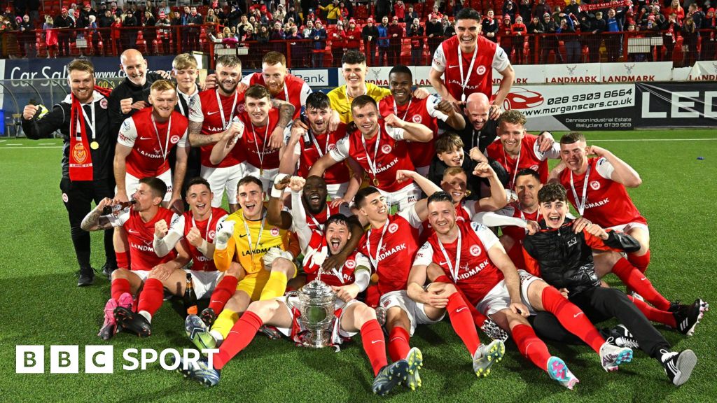LARNE CROWNED LEAGUE CHAMPIONS!!!