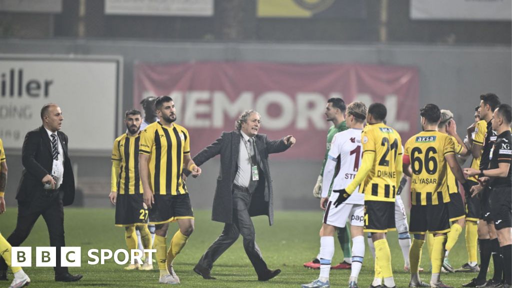 Turkish top-flight team leave pitch in referee protest – BBC Sport