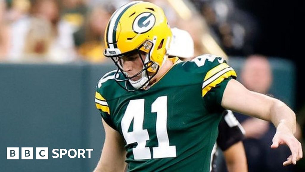 Dan Whelan: Irishman thrilled by start to NFL career after Green Bay Packers  debut - BBC Sport