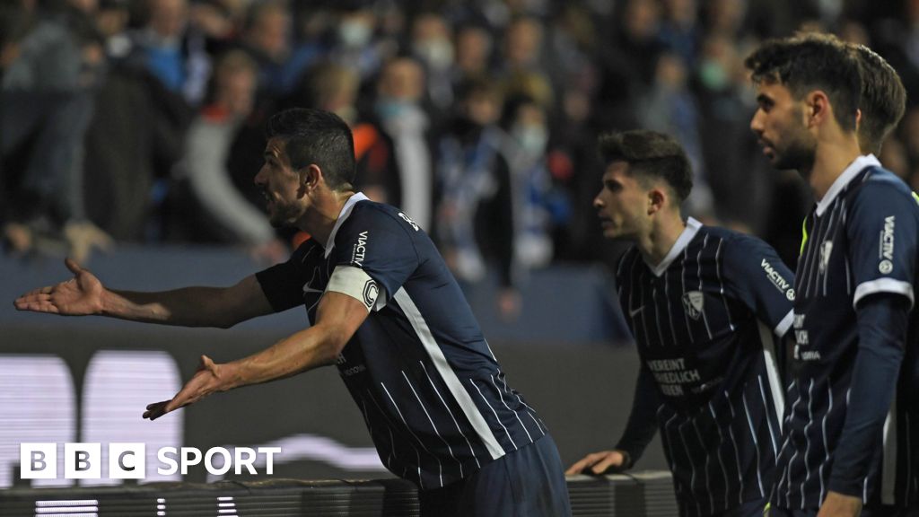 VfL Bochum v Borussia Monchengladbach Bundesliga game abandoned after
