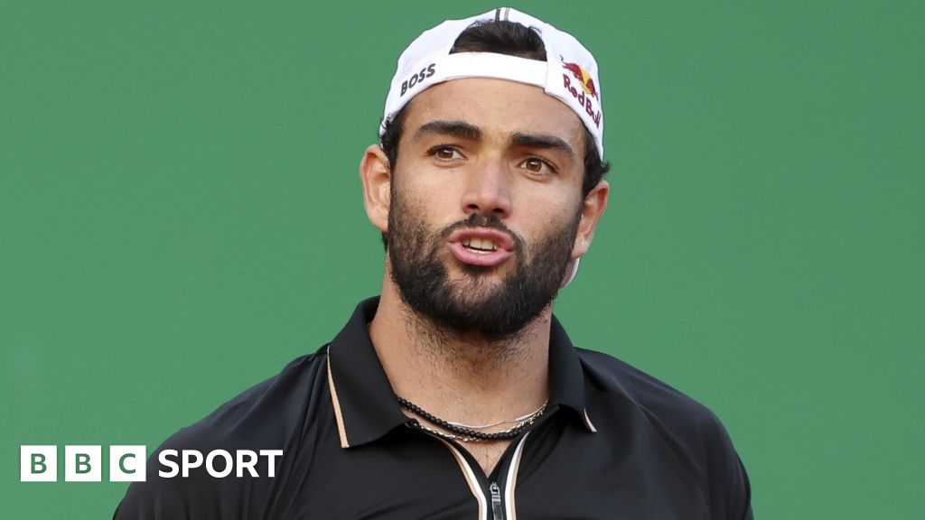 Matteo Berrettini celebrates winning the BOSS OPEN in Stuttgart