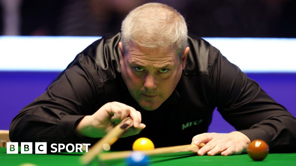 Defending champion Milkins edges Jones in decider