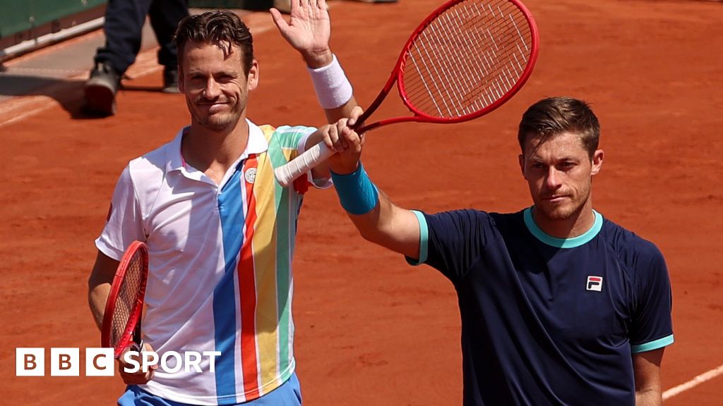 French Open 2023 results Britons Neal Skupski and Joe Salisbury reach