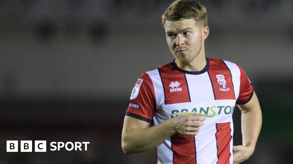 Jacob Davenport Stockport County sign midfielder on shortterm deal