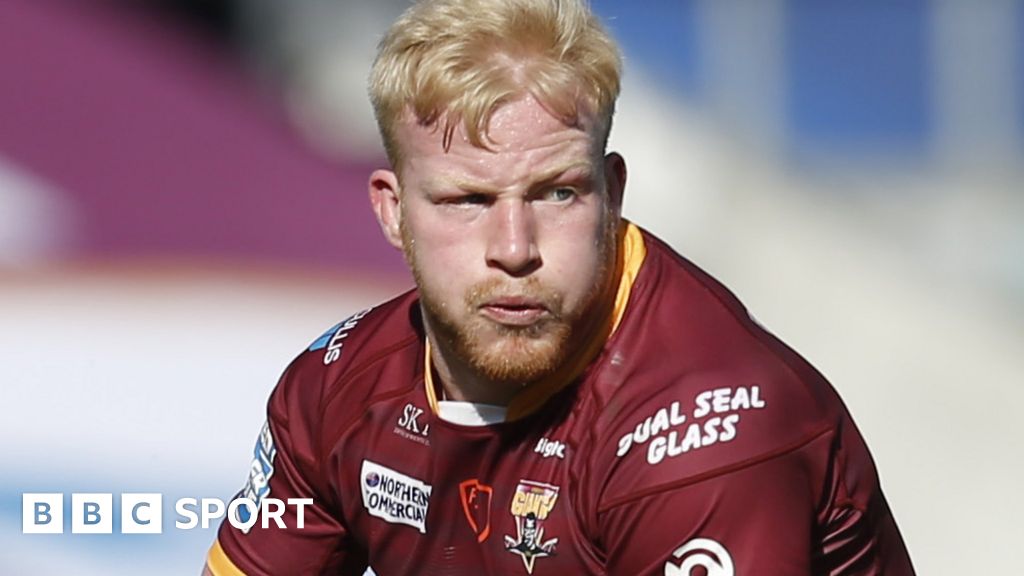 Matty English: Huddersfield Giants prop extends contract - BBC Sport