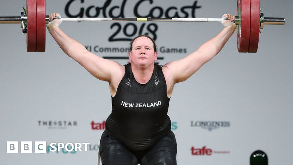 Laurel Hubbard weightlifter