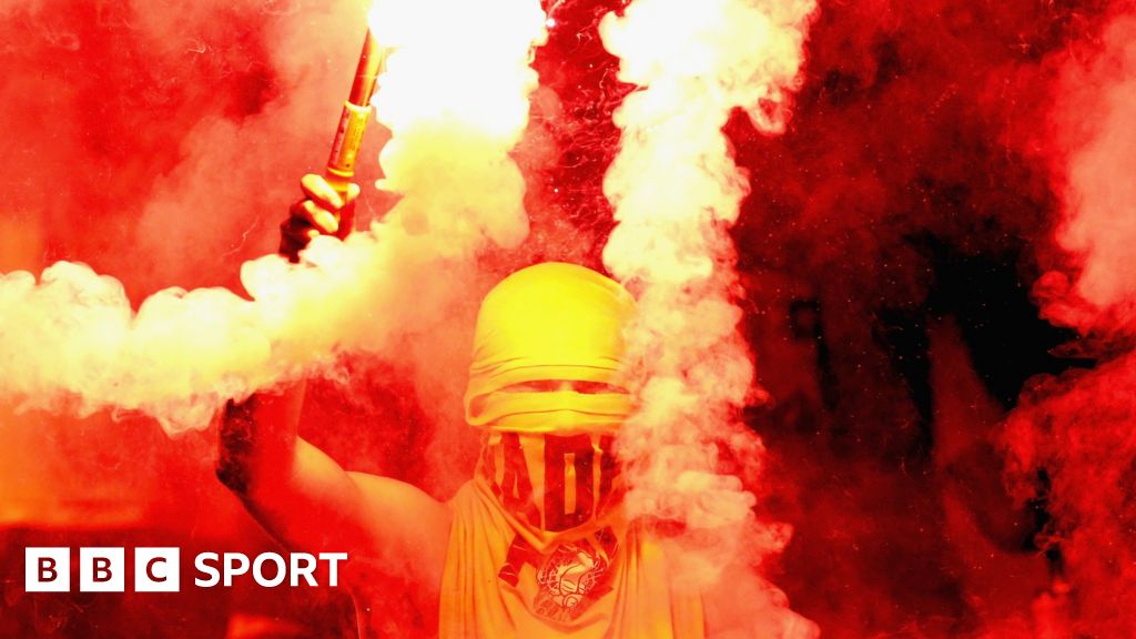 Standard Liege v Anderlecht abandoned because of flares & smoke - BBC Sport