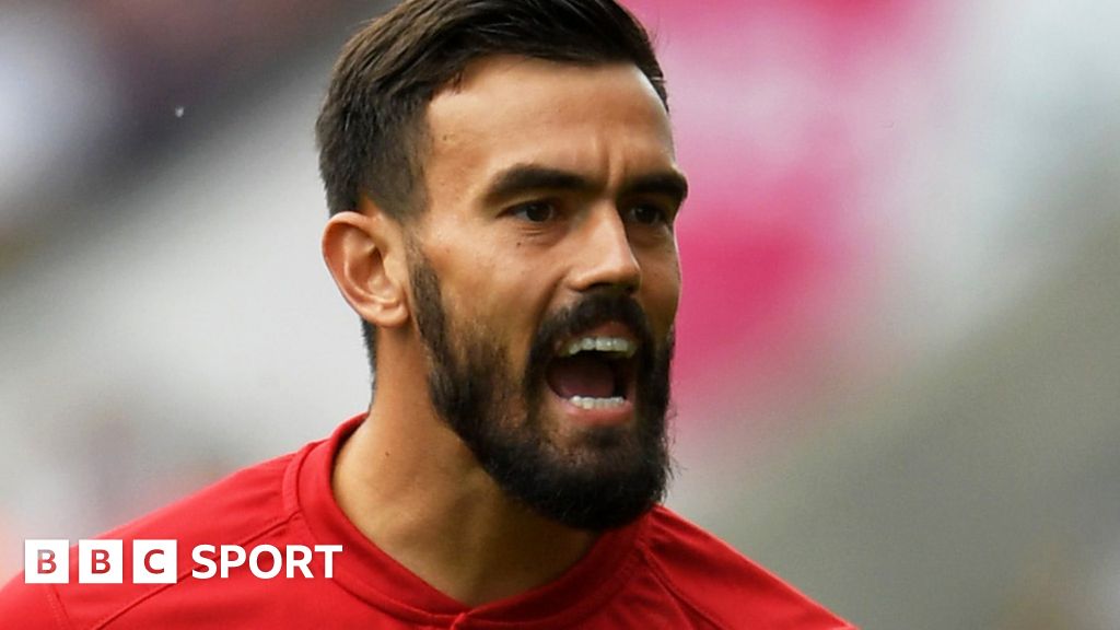 Cardiff, UK. 07th Aug, 2021. Marlon Pack #21 of Cardiff City under pressure  from Callum Styles #4 of Barnsley in Cardiff, United Kingdom on 8/7/2021.  (Photo by Mike Jones/News Images/Sipa USA) Credit