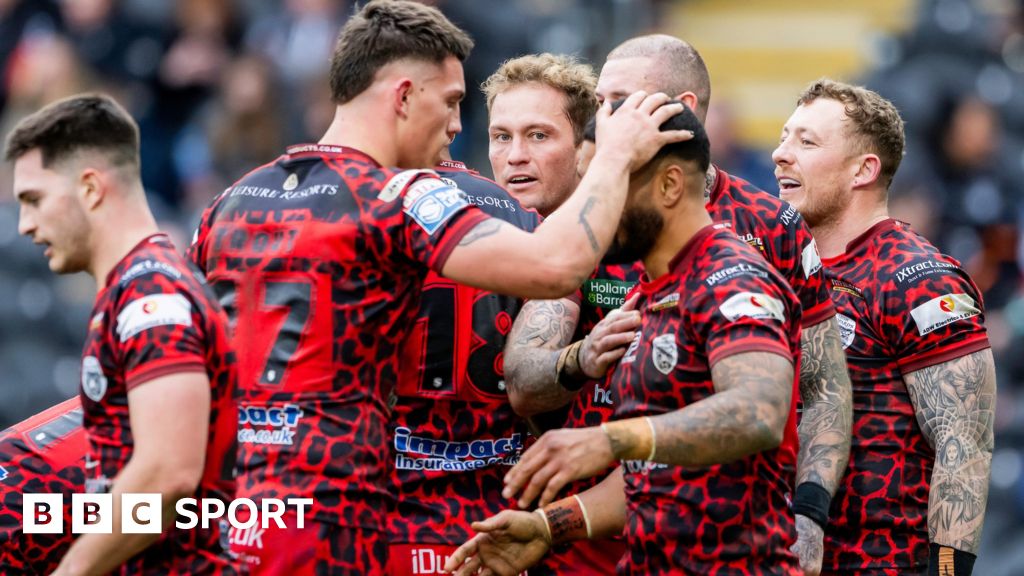 Leigh thrash Hull FC to record first win of 2024