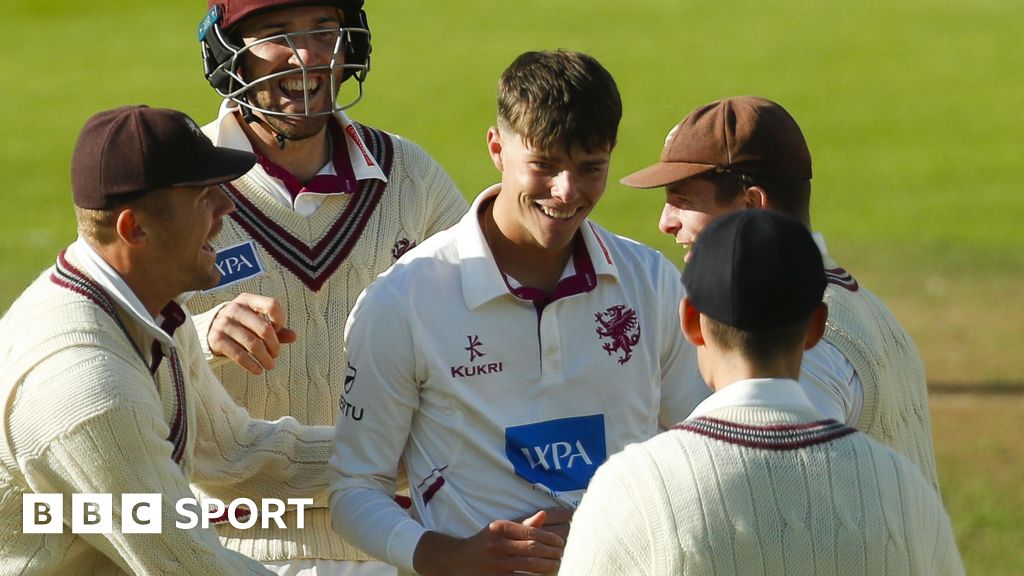 County Championship: Somerset beat Surrey to boost title hopes