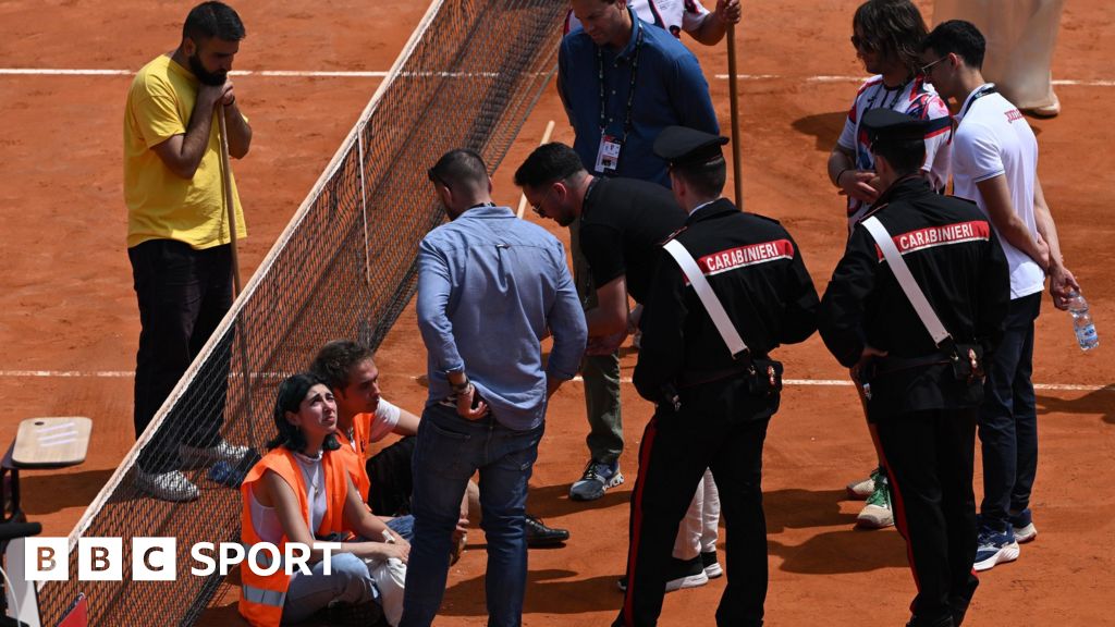 Climate protesters interrupt two Italian Open matches in Rome