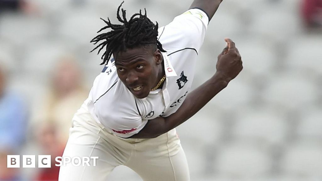 Durham Signs Chemar Holder for County Championship